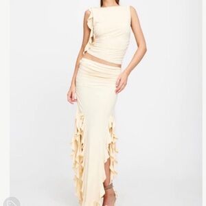 Lioness Rendezvous Set in Canary